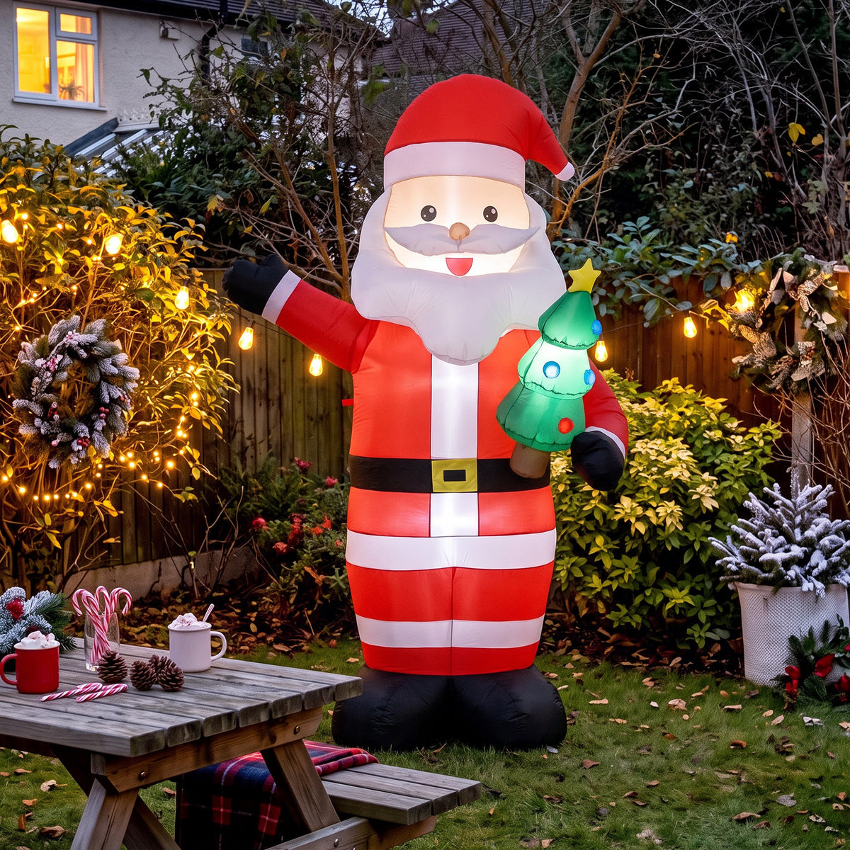 Babbo Natale Gonfiabile Gigante 243 cm con Albero e Luci LED