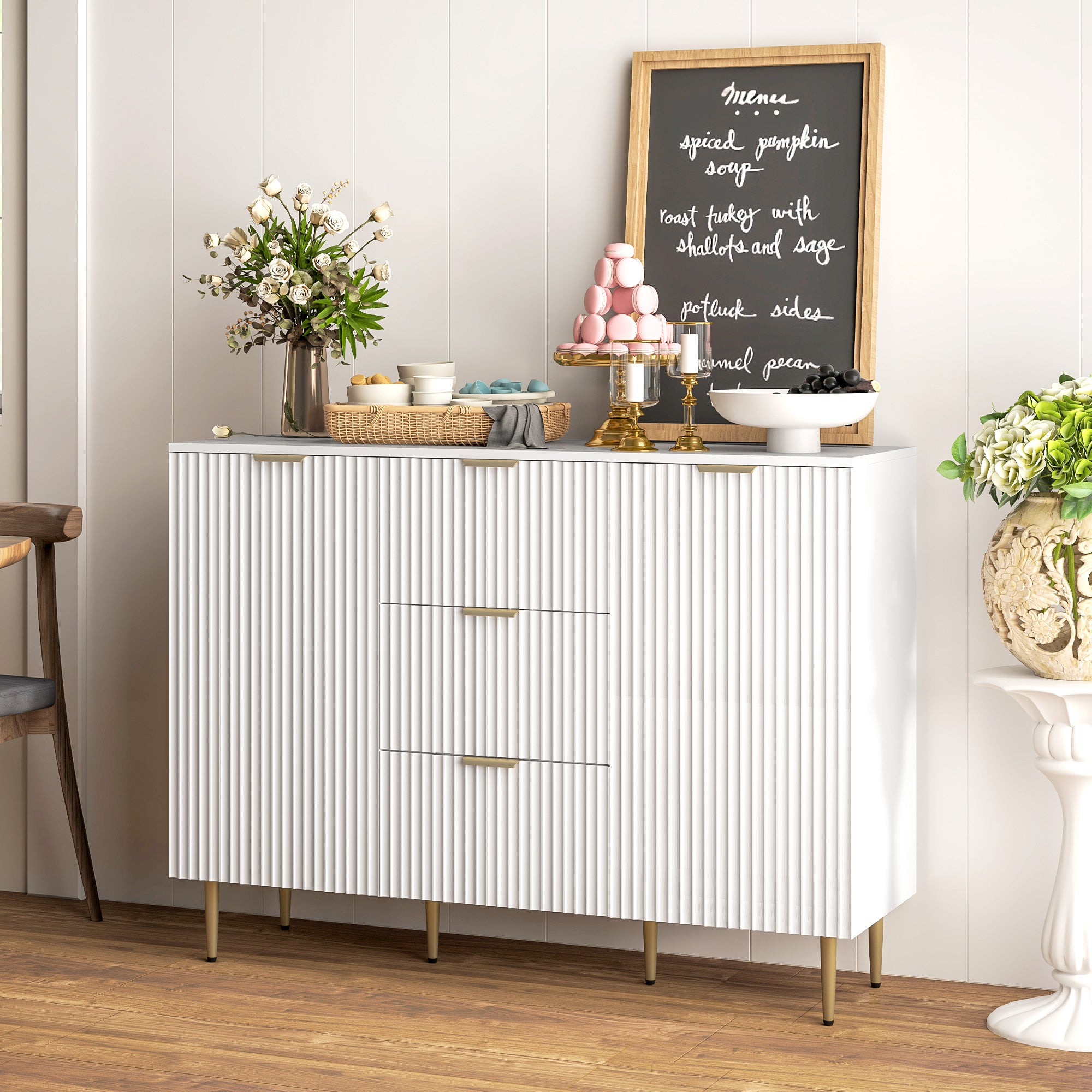 Credenza Moderna con 3 Cassetti, 2 Armadietti e Ripiani Regolabili in Legno e Metallo