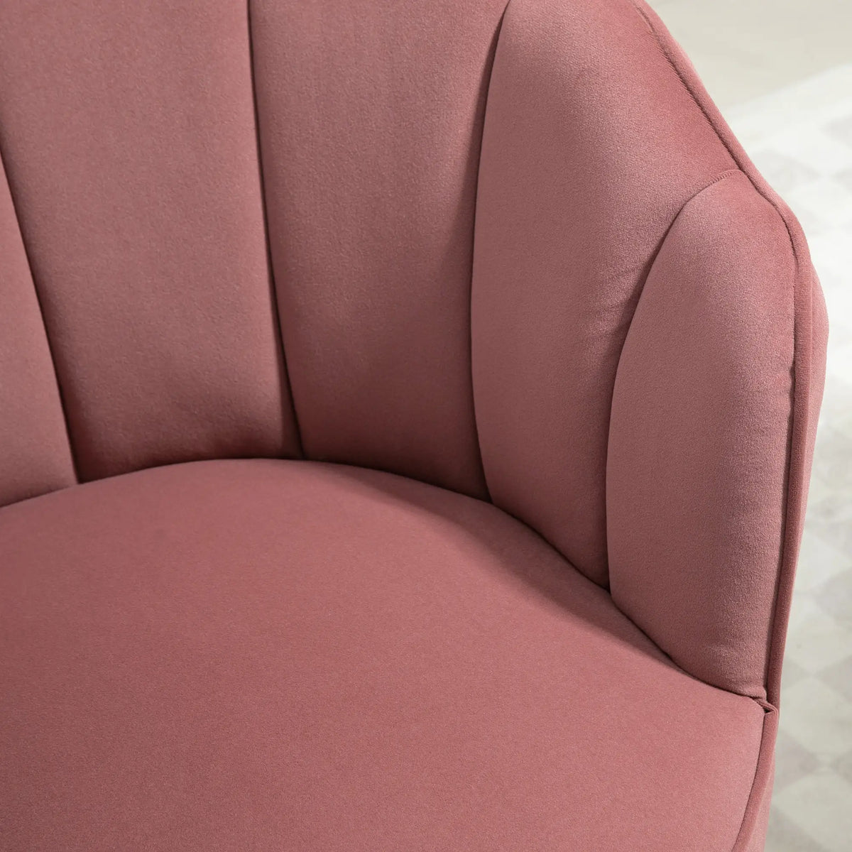 Poltrona Rosa in Velluto con Schienale a Conchiglia